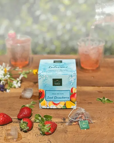 ICED STRAWBERRY<br>NEW STRAWBERRY-FLAVOURED INFUSION
